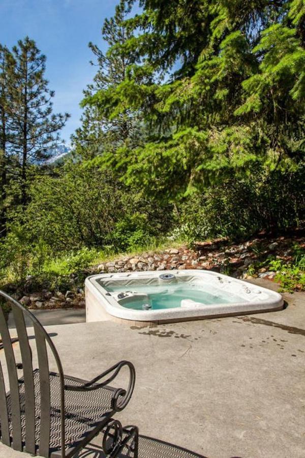 Snowgrass Lodge - River, Mountain Views & Hot Tub Левенуэрт Экстерьер фото