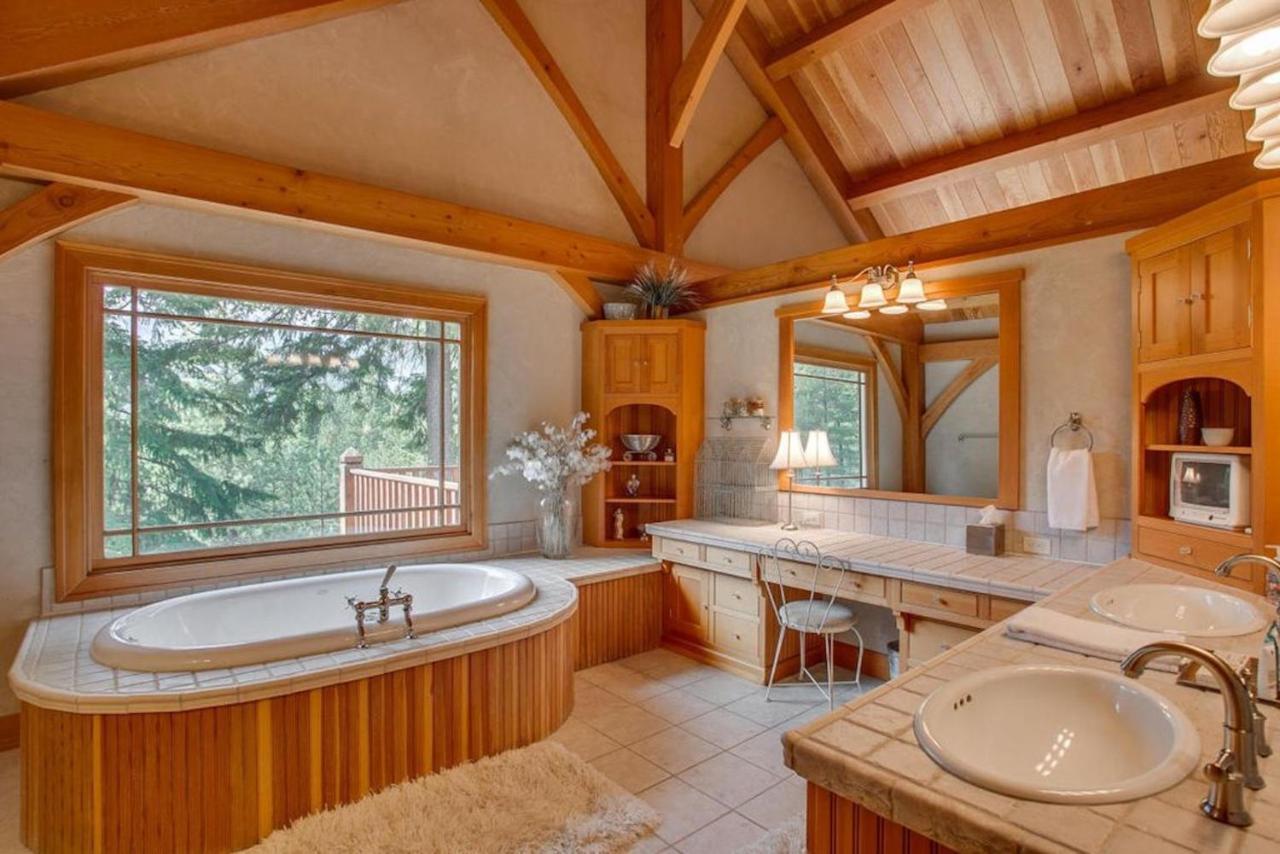 Snowgrass Lodge - River, Mountain Views & Hot Tub Левенуэрт Экстерьер фото